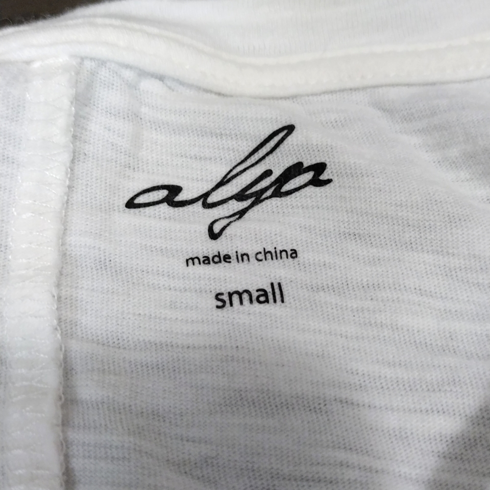 Women's Alya Crop Top - Picture 3 of 4